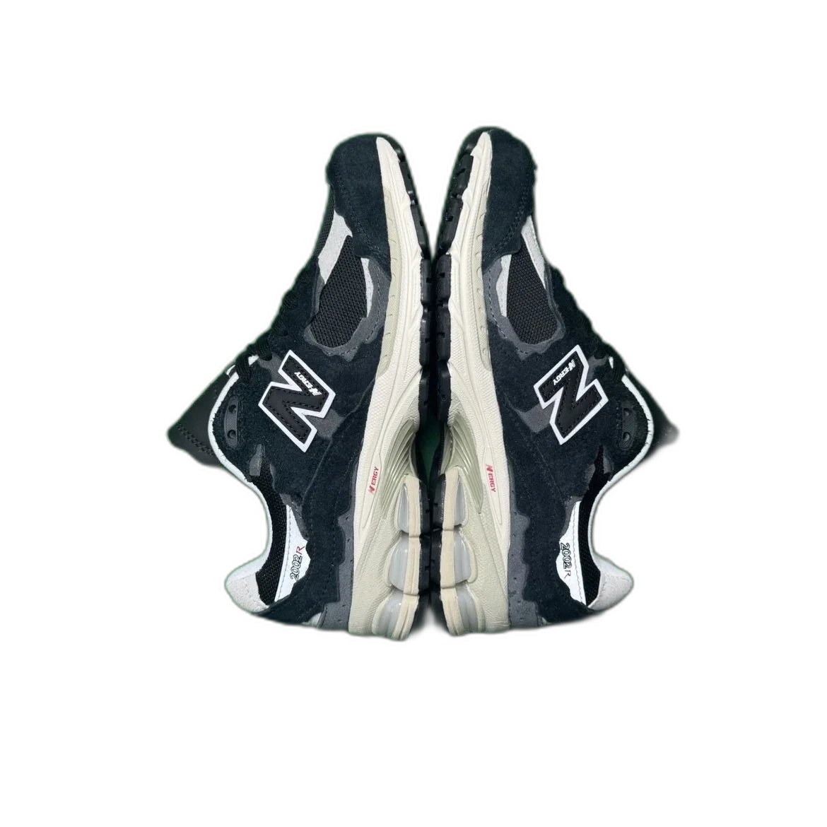New Balance NB 2002R